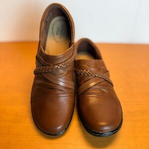 Clarks Collection Women’s Brown Cora Braidshoe Slip On Loafer Shoes - US/9 EU/40